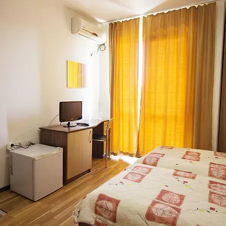 Ivatea Family Hotel 2*