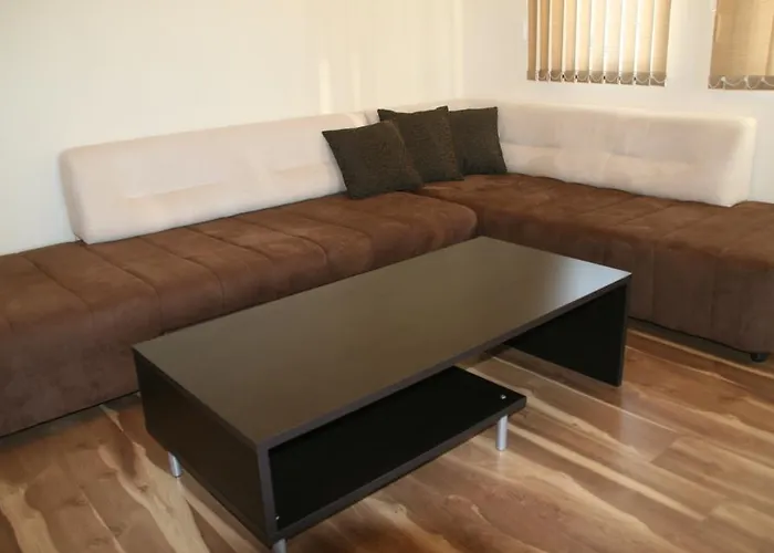 Хотел семеен иватеа 2*