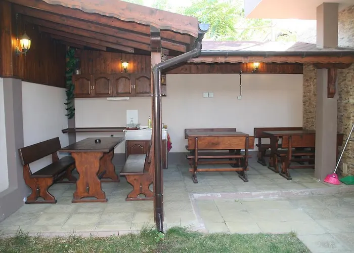 Хотел семеен иватеа Равда