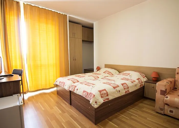 Хотел семеен иватеа 2*