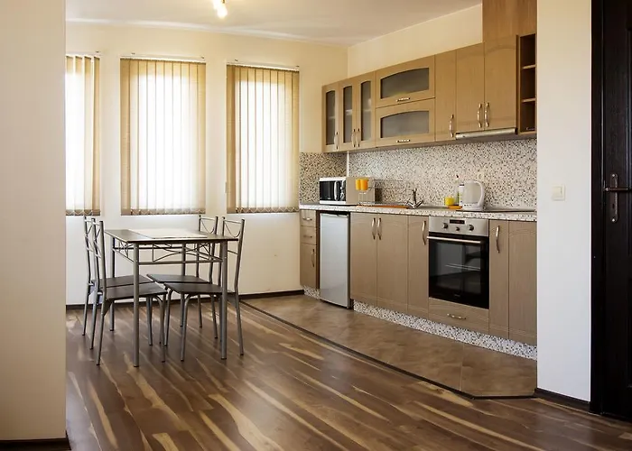 Хотел семеен иватеа