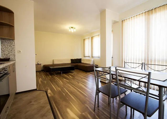 Хотел семеен иватеа 2*