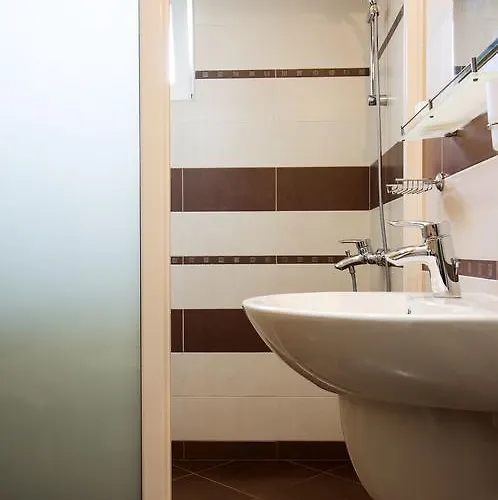 Хотел семеен иватеа