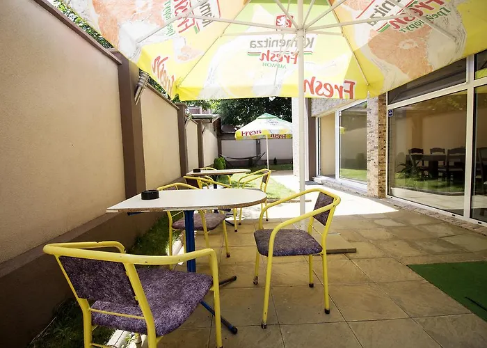 Хотел семеен иватеа 2*