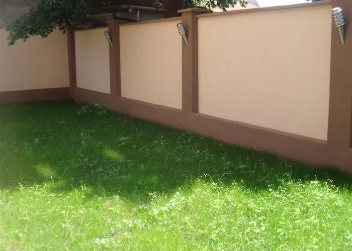 Хотел семеен иватеа 2*