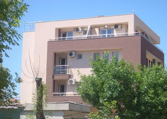 семеен иватеа Хотел 2*