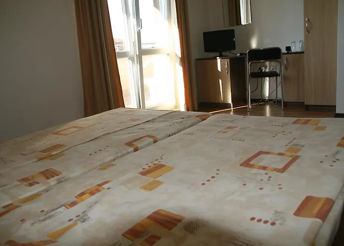 Хотел семеен иватеа 2*