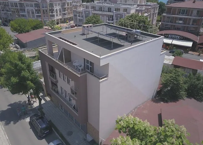 Хотел семеен иватеа