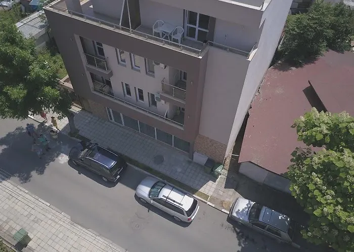 Хотел семеен иватеа