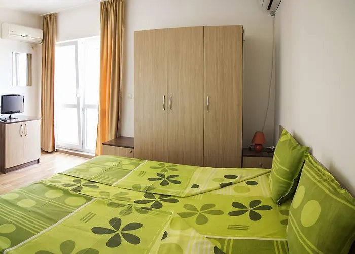 Хотел семеен иватеа Равда