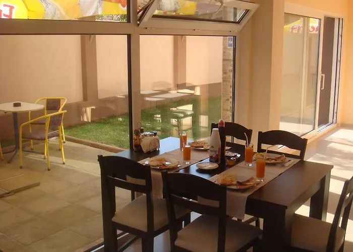 Хотел семеен иватеа Равда