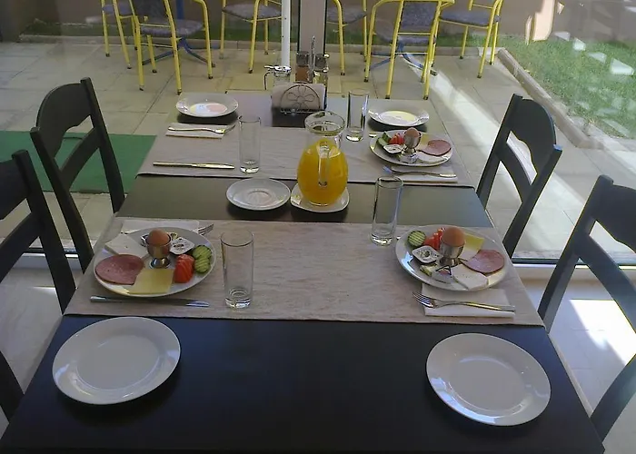 Хотел семеен иватеа Равда