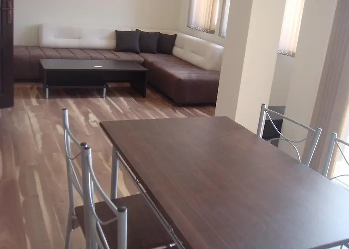 Хотел семеен иватеа Равда