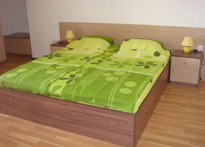 Хотел семеен иватеа 2*